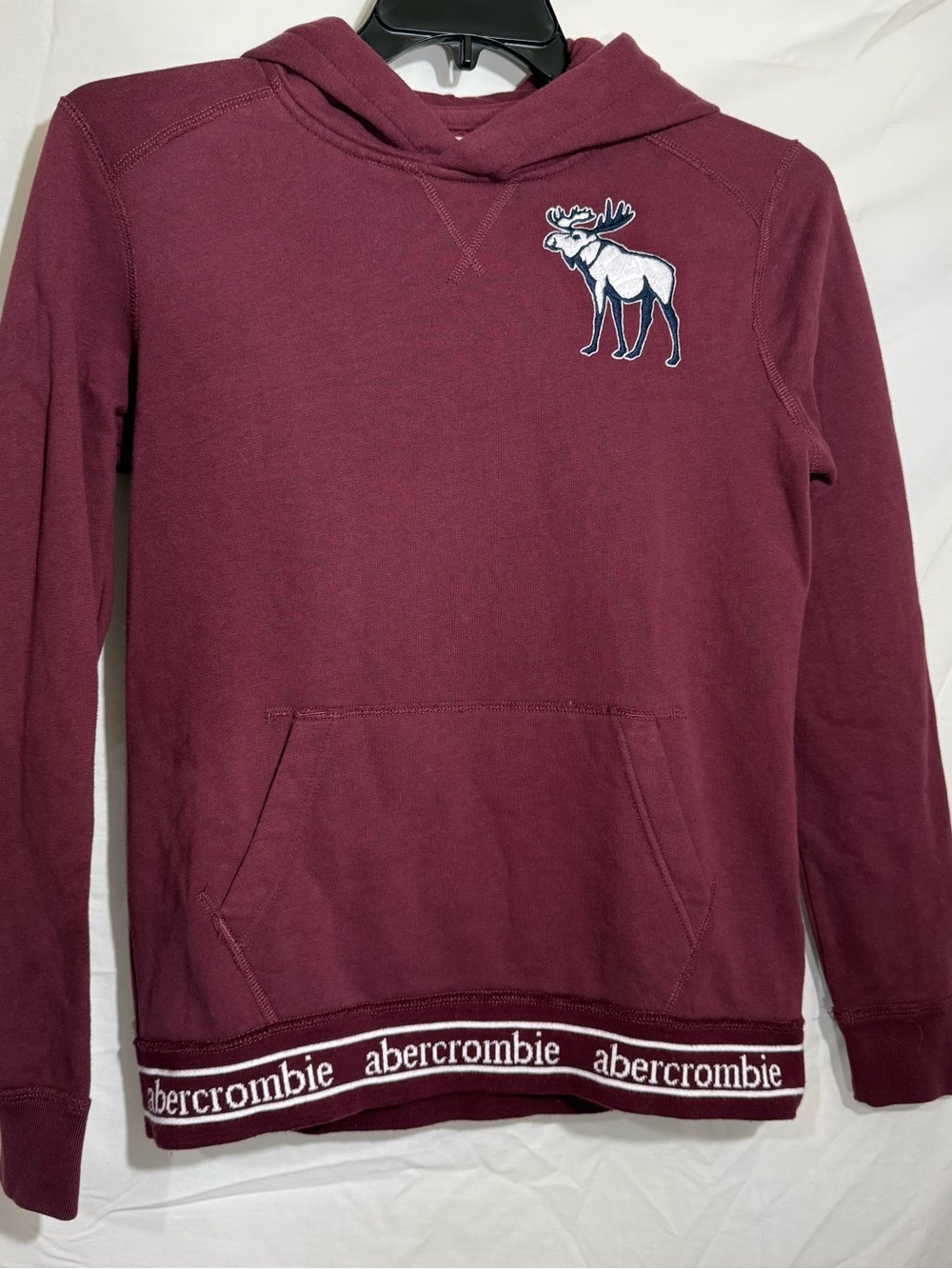 abercrombie kids burgundy pullover hoodie with embroidered moose Size 13/14